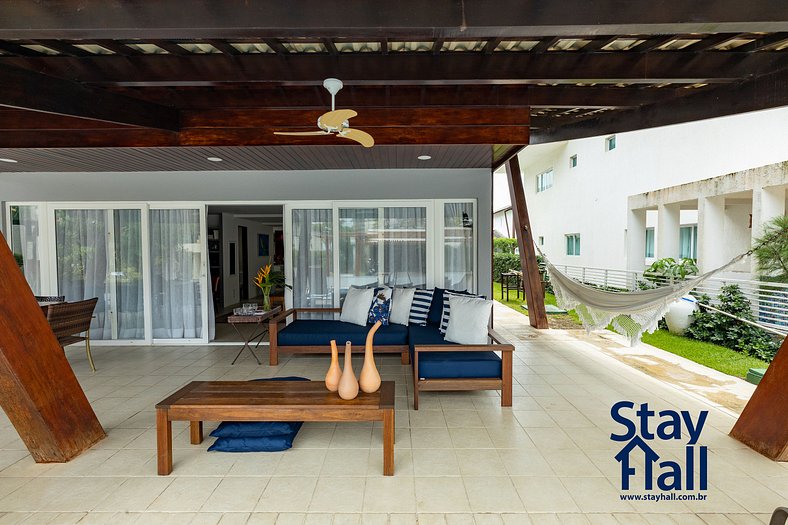 6 suites with private pool and cook and cleaning service